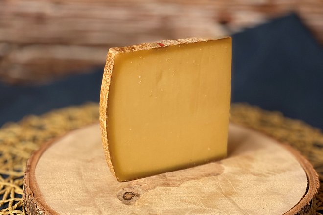 Купить Сыр  Грюнбергер 50% Real Swiss Cheese в Москве